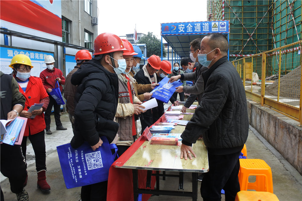 工農(nóng)路農(nóng)貿(mào)市場及安置房綜合體項(xiàng)目部攜手松溪縣總工會(huì)、司法局聯(lián)合開展農(nóng)民工公益法律服務(wù)行動(dòng)