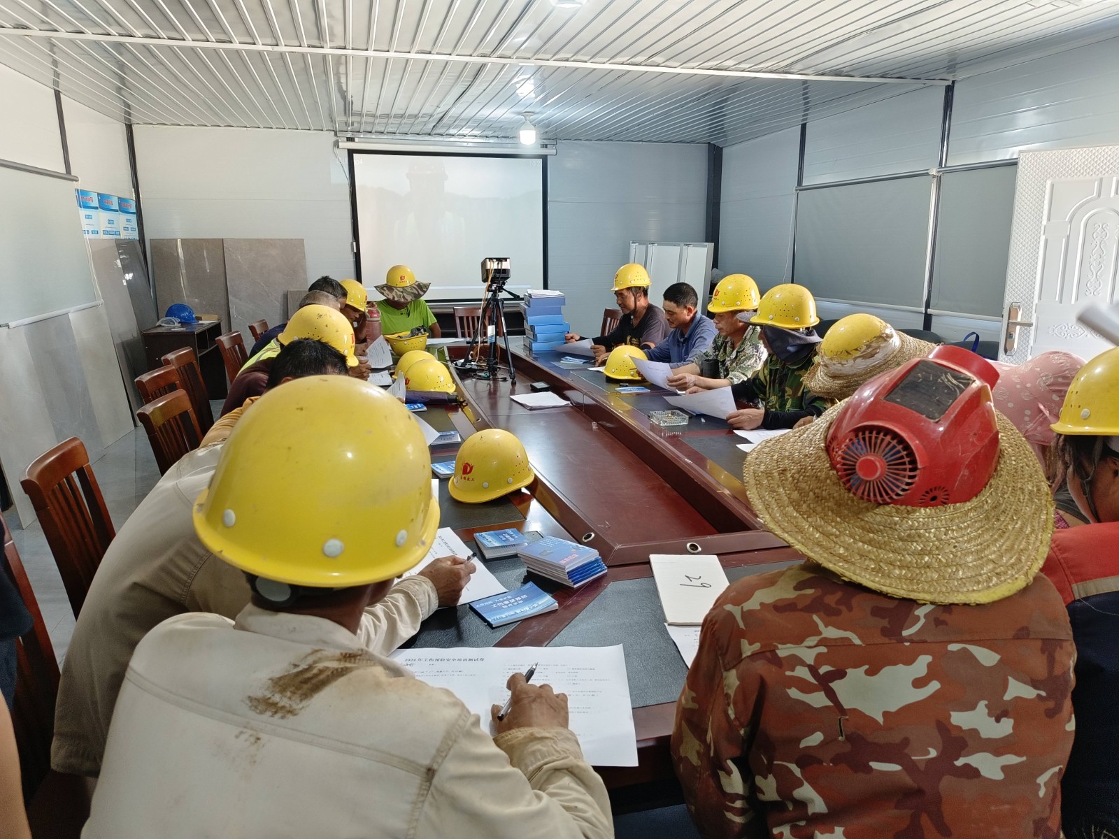 南平市質(zhì)量安全協(xié)會開展工傷預防系列宣傳活動,為安全生產(chǎn)保駕護航